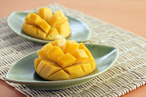 mangoes on a plate